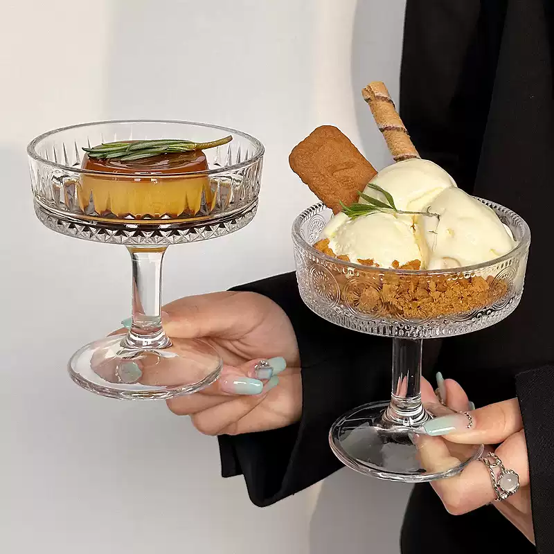 Aesthetic Instagram-famous glass dessert cups with stems for restaurants, suitable for pudding, snacks, ice cream, and yogurt.​